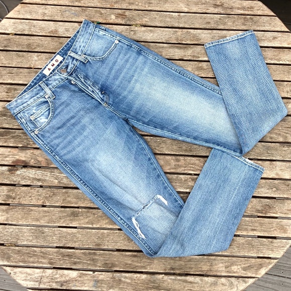 AMO Distressed Lover Jeans - Picture 4 of 9
